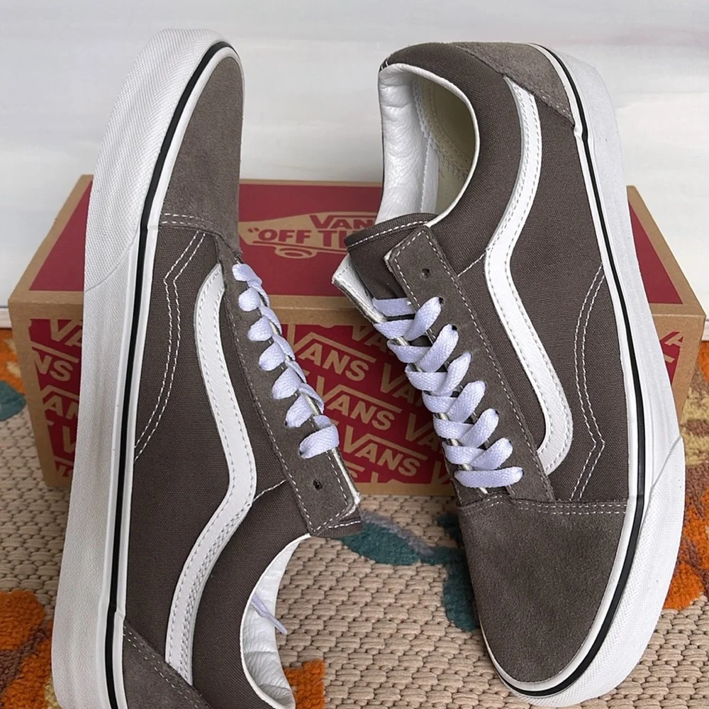 Vans Men’s Old Skool
Color Theory Bungee Cord
VN0005UF9JC
Sneakers - Picture 15 of 16